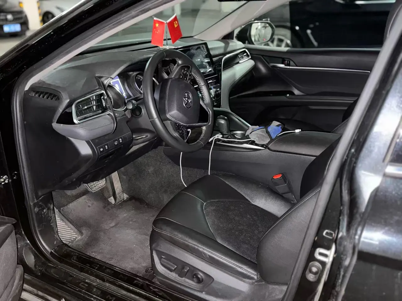 Toyota 2021 Camry Dual Engine 2.5HGVP Stepless Leading Edition Automatic Gear 4