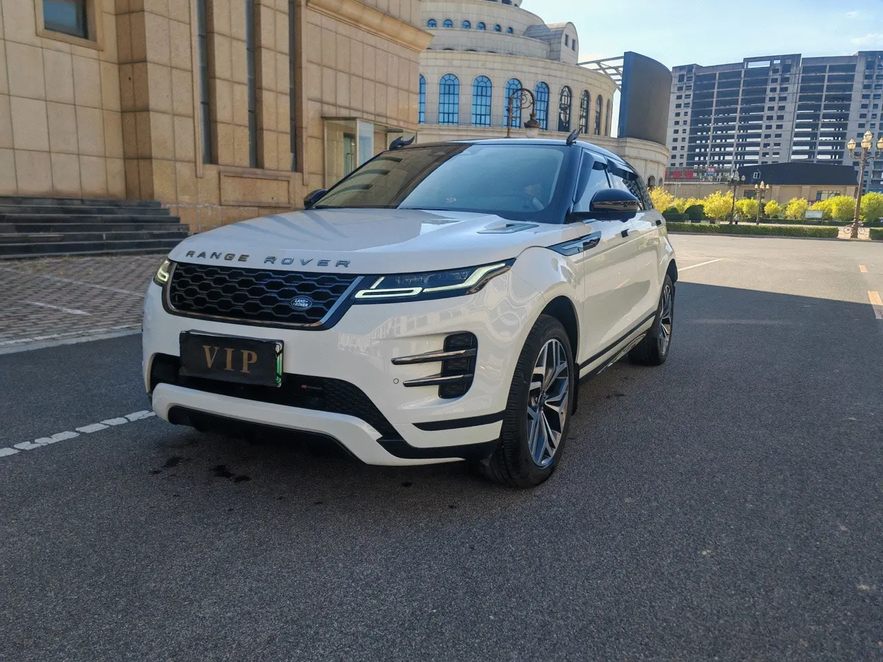 Land Rover Range Rover Aurora New Energy 2022 Range Rover Aurora L PHEV 1.5T P300e Performance Edition Automatic Gear - View 1