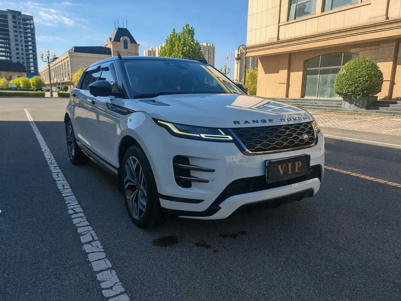 Land Rover Range Rover Aurora New Energy 2022 Range Rover Aurora L PHEV 1.5T P300e Performance Edition Automatic Gear 3
