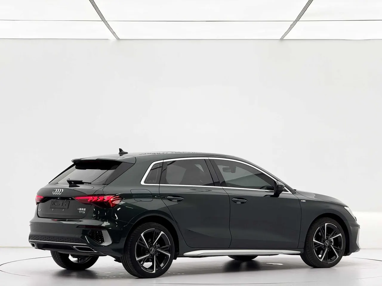 Открыть галерею: Audi 2022 A3 Sportback 1.4TFSI 35TFSI Fashion Sports Automatic