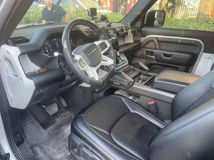 Land Rover Guard (Imported) 2022 Guard 90 2.0T P300 X-DYNAMIC HSE Automatic Gear 4