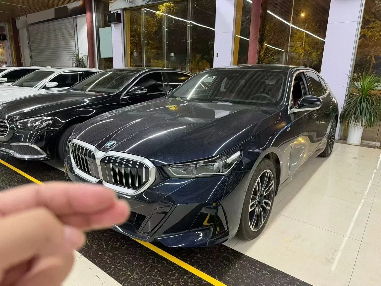 Open image lightbox: BMW 5 series 2025 525Li 48V 2.0T M sports suit automatic gear
