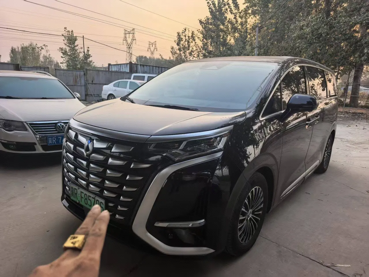 打开图片灯箱:Denza 2022 Denza D9 DM-i 1.5T stepless 970 four-wheel drive flagship automatic gear