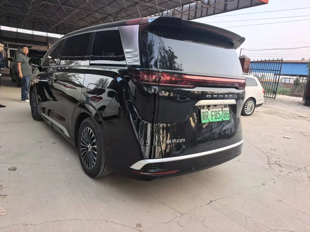 Denza 2022 Denza D9 DM-i 1.5T stepless 970 four-wheel drive flagship automatic gear 4