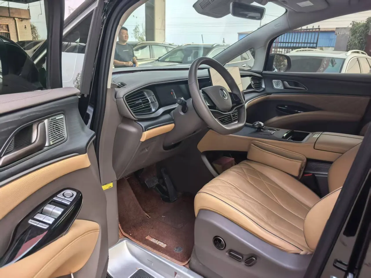 Denza 2022 Denza D9 DM-i 1.5T stepless 970 four-wheel drive flagship automatic gear 5
