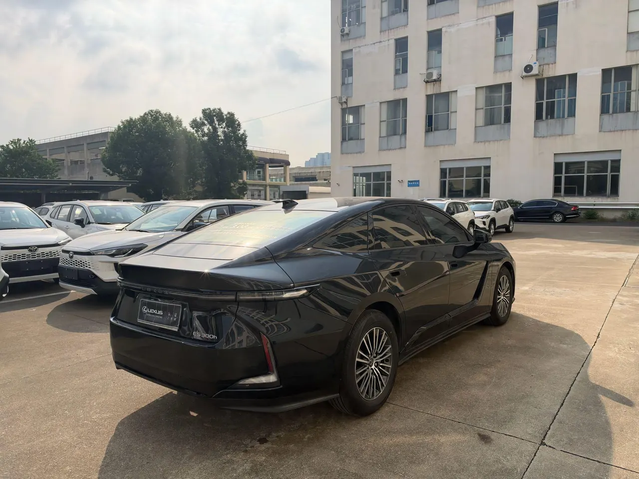 Lexus ES (Imported) 2026 ES300h 2.0 Stepless Automatic Gear 9