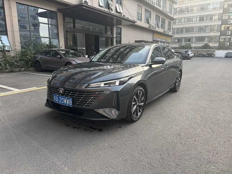 Open image lightbox: ChangAn 2025 Yidong 1.5T Blue Whale 500Bar Honorable Automatic Gear