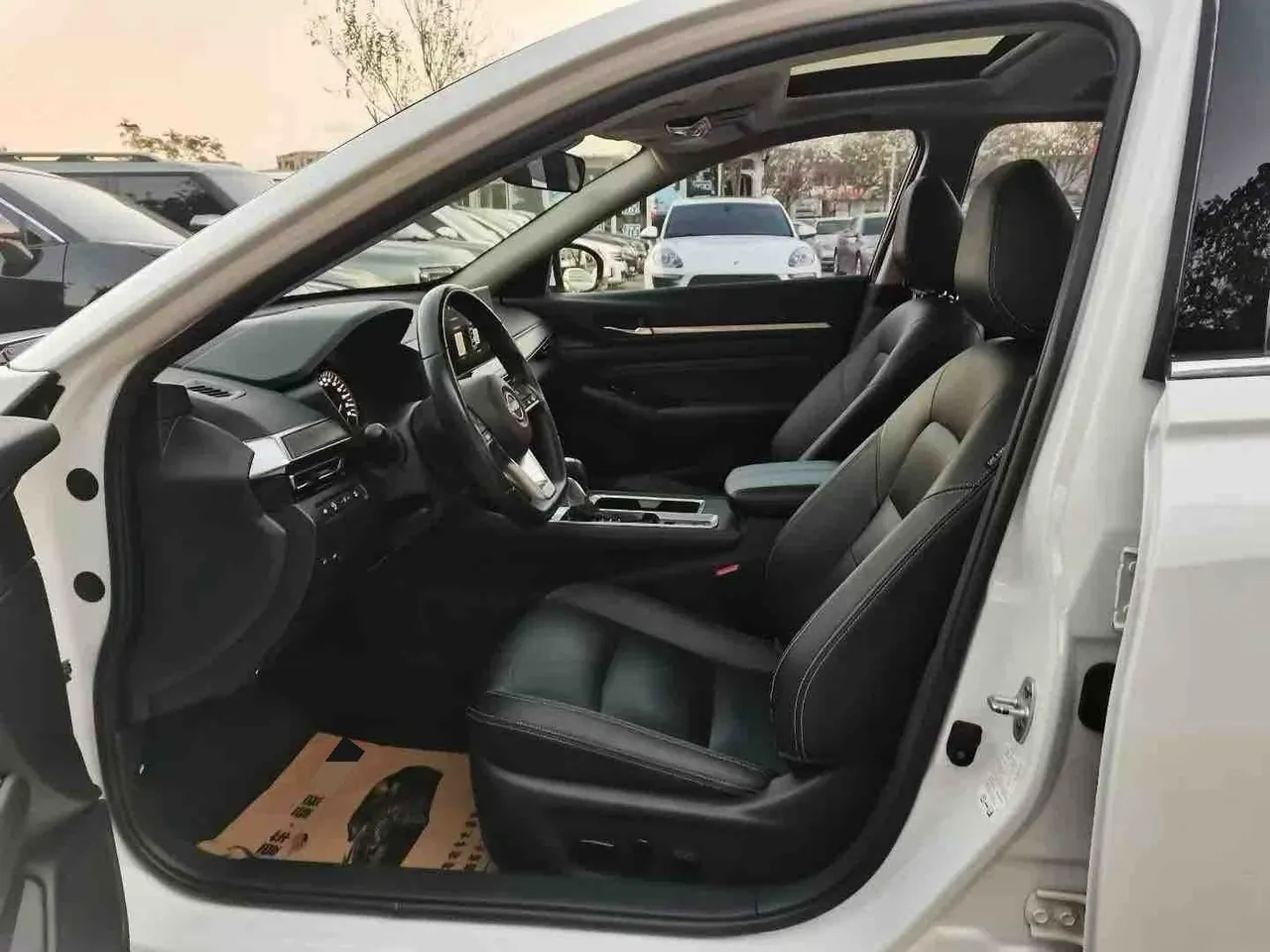 Nissan 2022 Teana 2.0 Stepless XL-TLS Pleasant Edition Automatic Gear 3