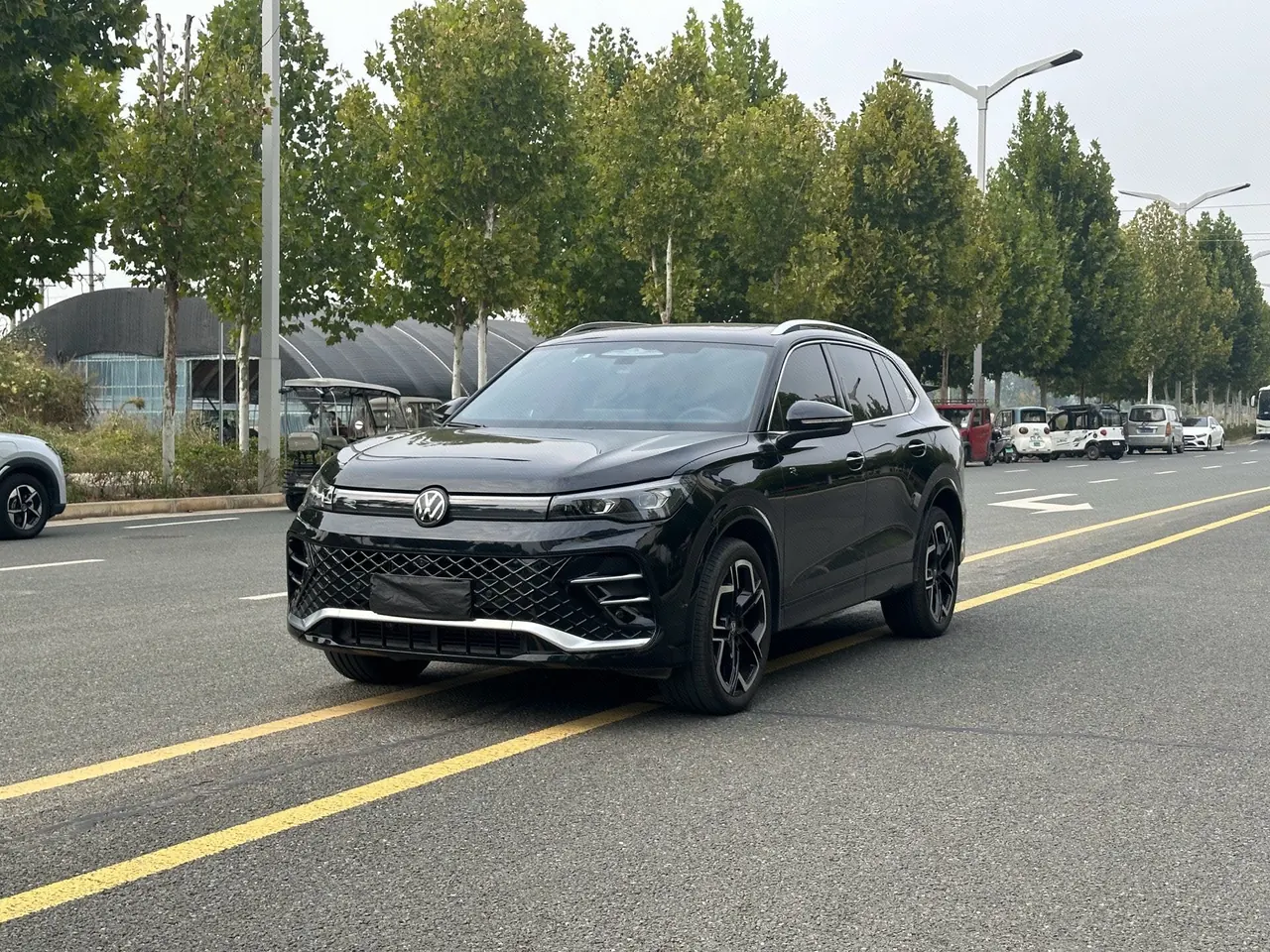 打开图片灯箱:Volkswagen 2025 Tiguan L PRO 2.0TSI 380TSI Four-wheel Drive R-Line Smart Collar Edition Automatic Gear
