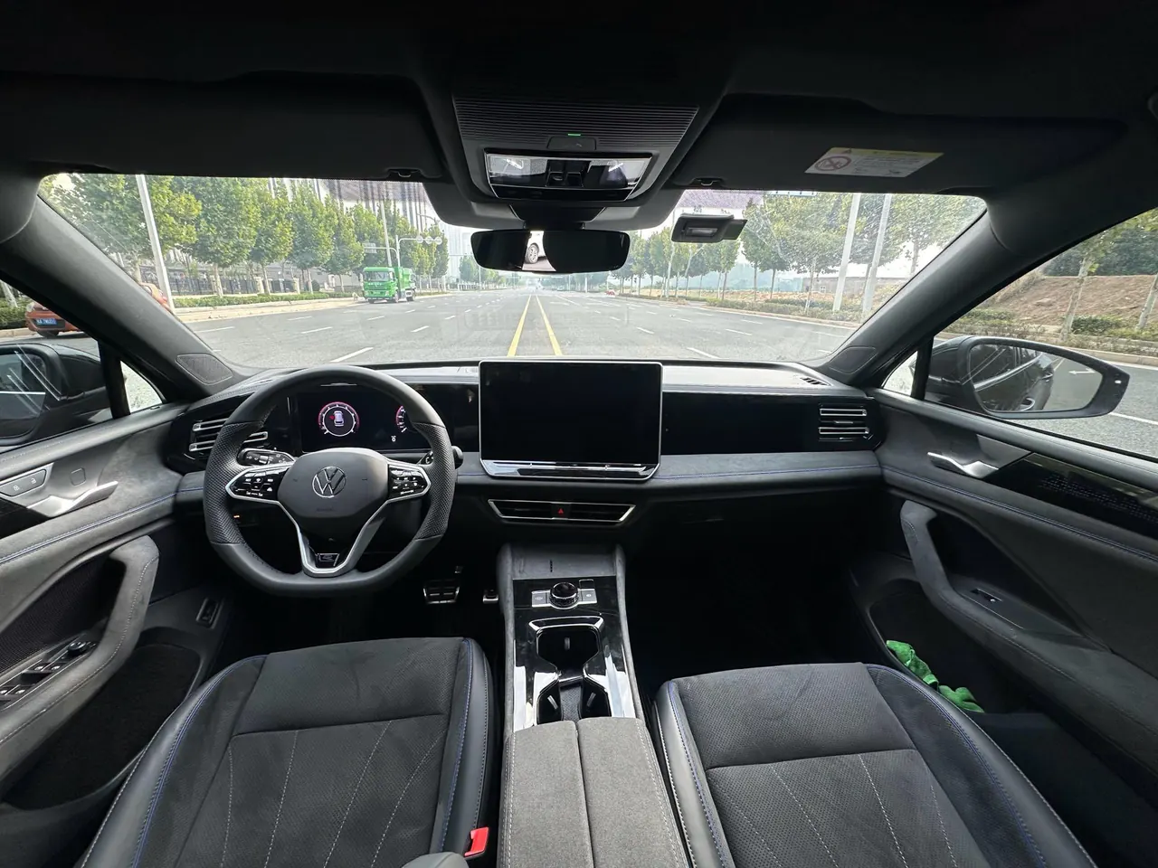 Volkswagen 2025 Tiguan L PRO 2.0TSI 380TSI Four-wheel Drive R-Line Smart Collar Edition Automatic Gear 5