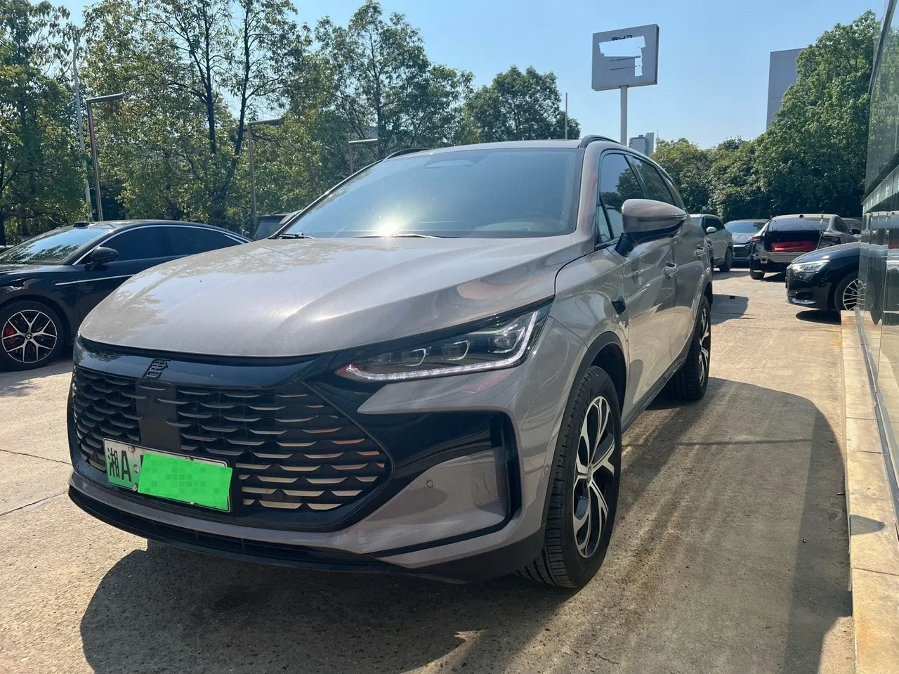 Open image lightbox: BYD Tang New Energy 2025 Tang DM-i 1.5T Stepless 115KM Flagship Automatic Gear