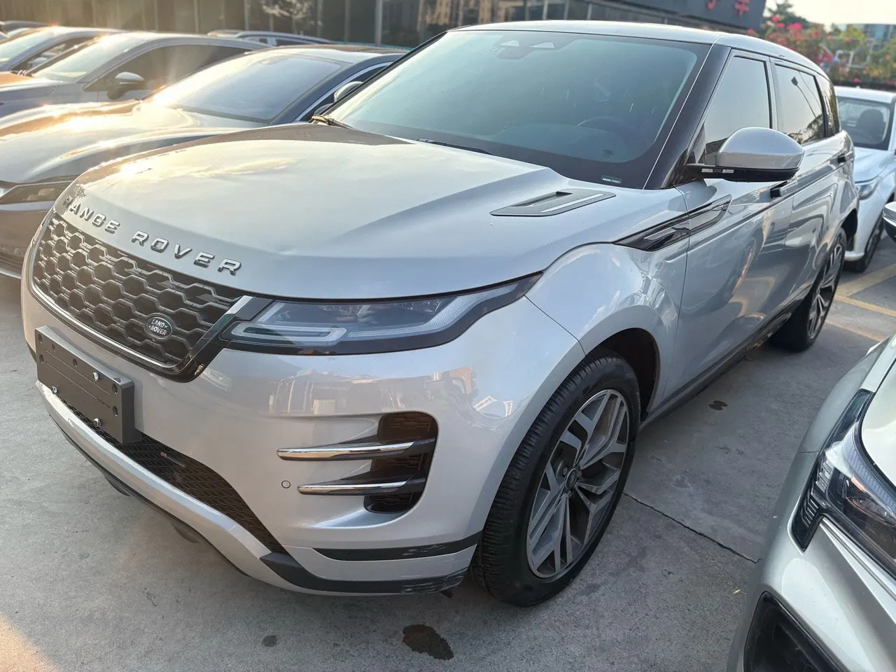 Land Rover Range Rover Aurora New Energy 2022 Range Rover Aurora L PHEV 1.5T P300e Deluxe Automatic Gear - View 1