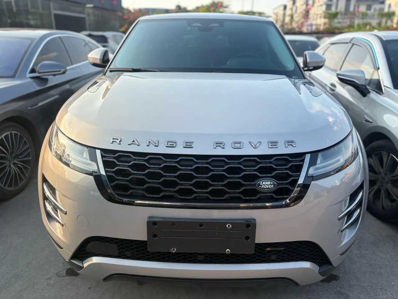 Land Rover Range Rover Aurora New Energy 2022 Range Rover Aurora L PHEV 1.5T P300e Deluxe Automatic Gear 2