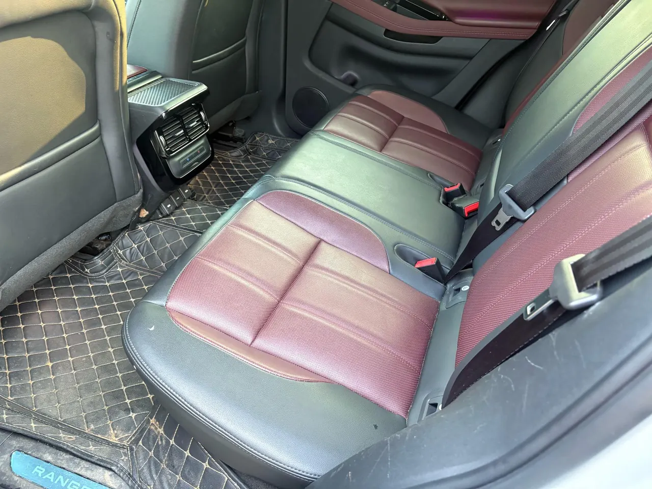 Land Rover Range Rover Aurora New Energy 2022 Range Rover Aurora L PHEV 1.5T P300e Deluxe Automatic Gear 6