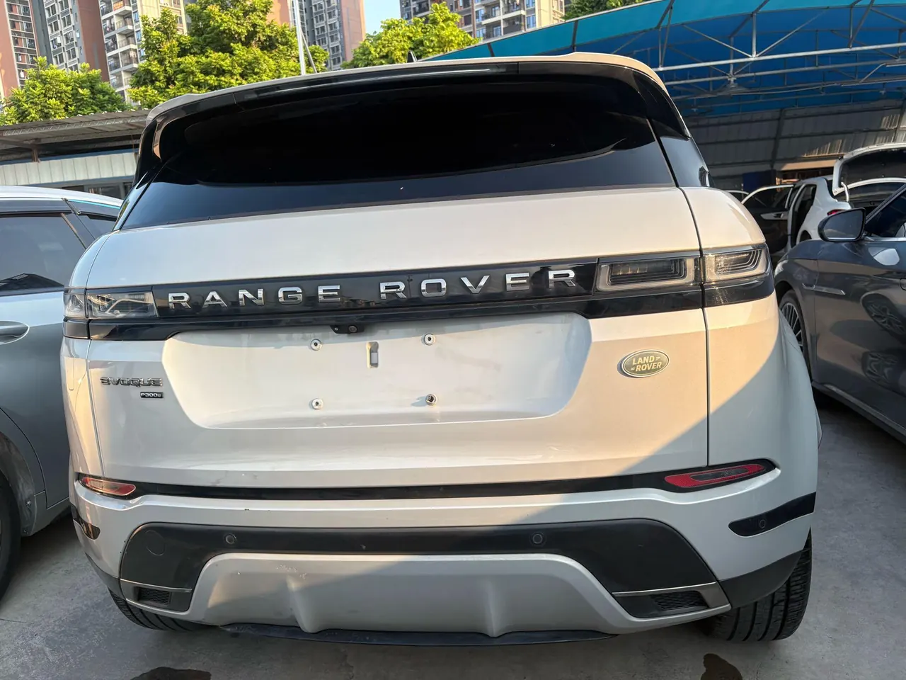 Land Rover Range Rover Aurora New Energy 2022 Range Rover Aurora L PHEV 1.5T P300e Deluxe Automatic Gear 8