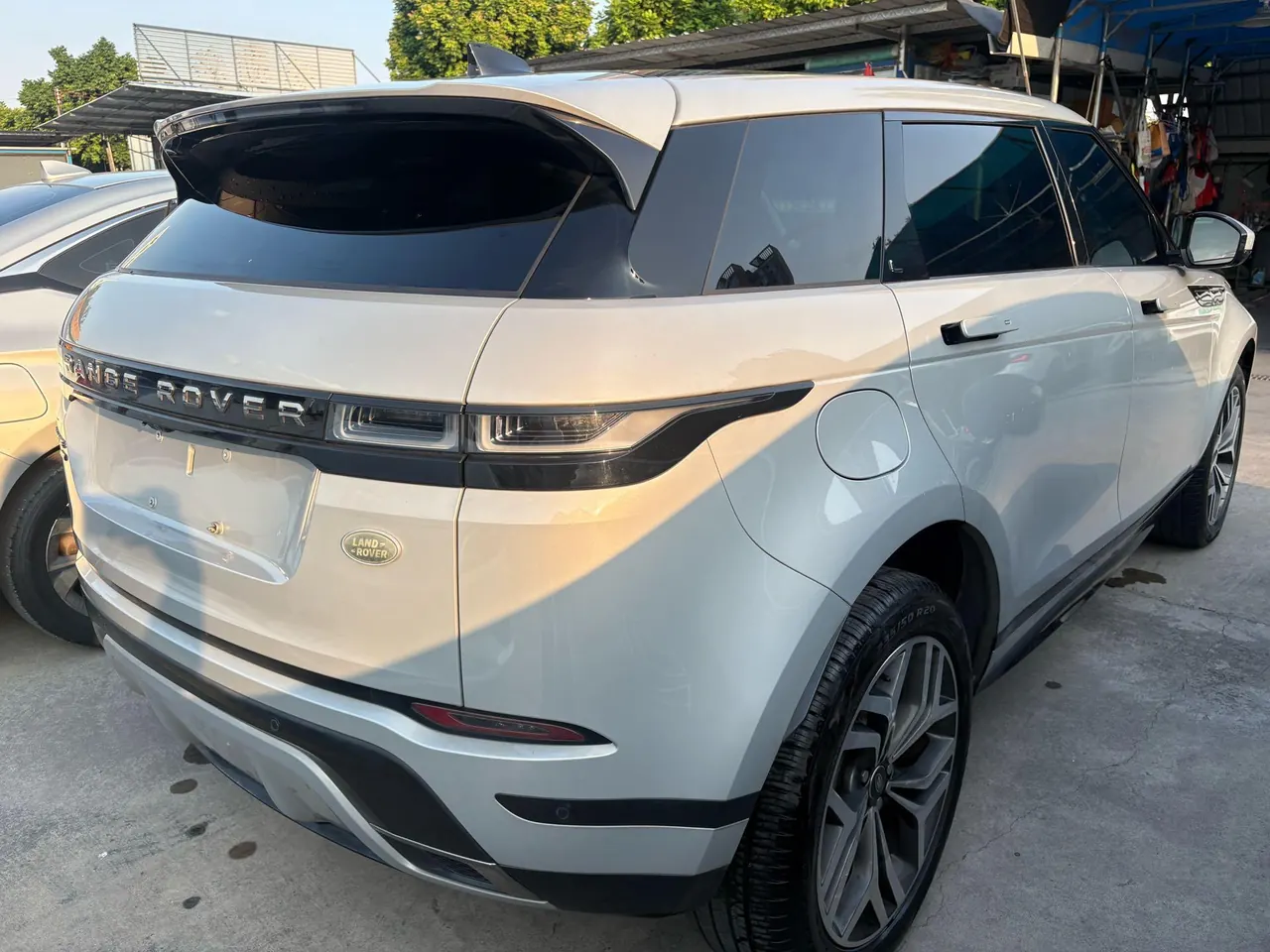 Land Rover Range Rover Aurora New Energy 2022 Range Rover Aurora L PHEV 1.5T P300e Deluxe Automatic Gear 9