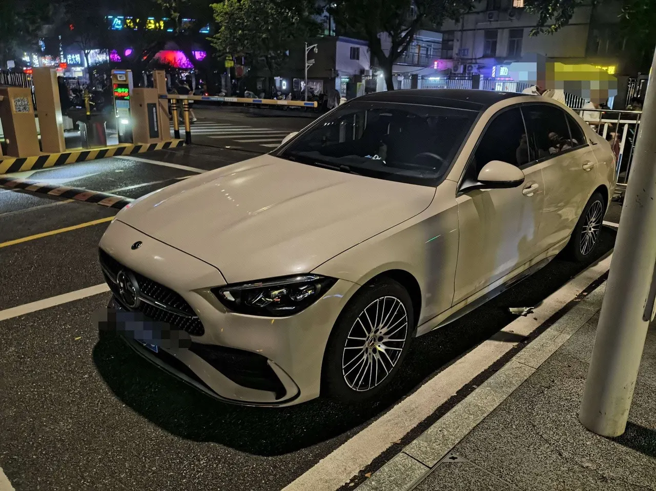 打开图片灯箱:Mercedes Benz Class C 2025 C 260 L 48V 1.5T Sports Edition Automatic Gear