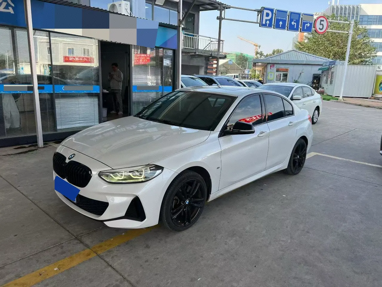 打开图片灯箱:BMW 1 Series 2021 125i 2.0T M Sports Obsidian Night Edition (Changed) Automatic Gear