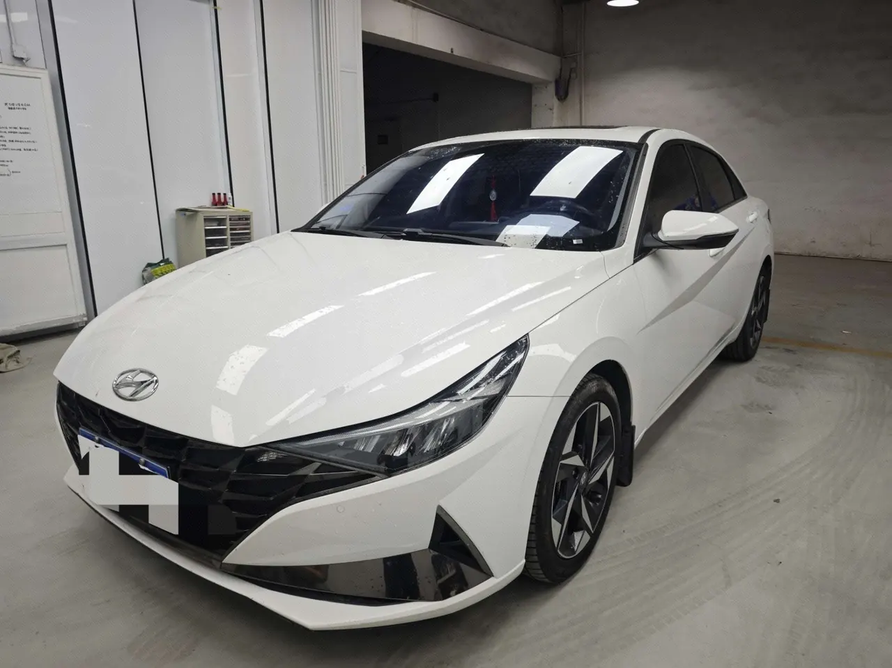 Open image lightbox: Hyundai 2021 Elantra -3-compartment 1.5 stepless LUX premium automatic gear