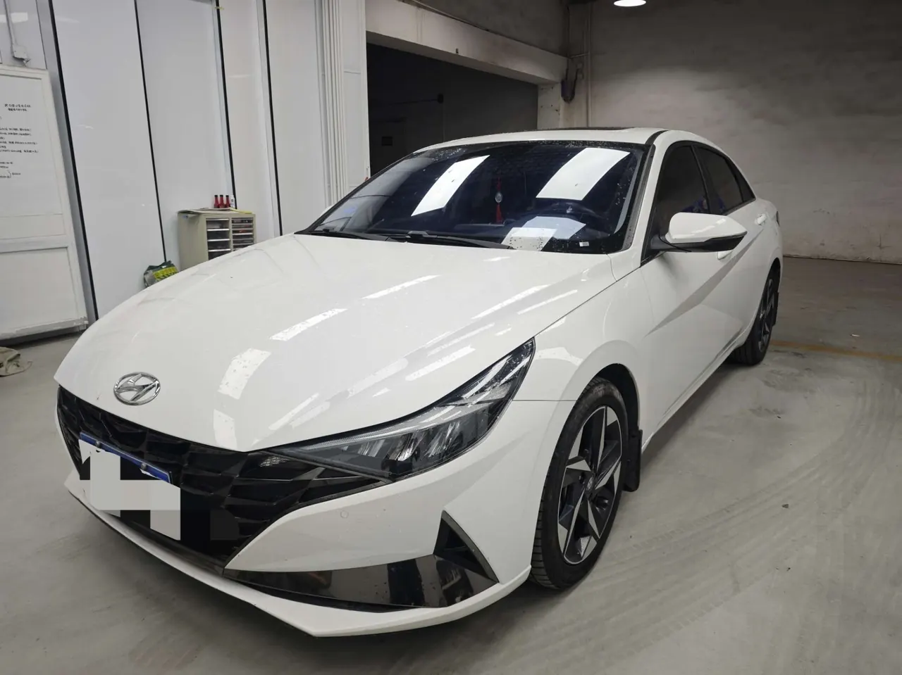 Hyundai 2021 Elantra -3-compartment 1.5 stepless LUX premium automatic gear 6