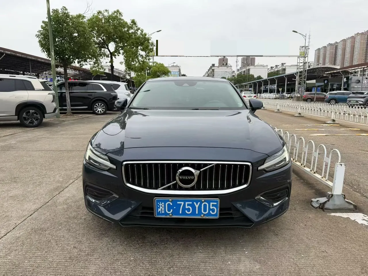 Volvo 2022 S60 48V 2.0T B4 Zhiyuan Deluxe Edition Automatic Gear 3