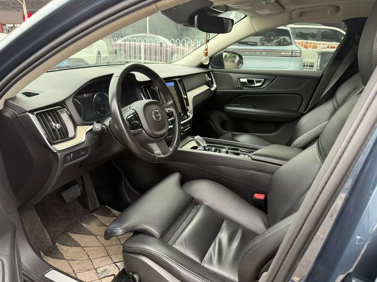 Volvo 2022 S60 48V 2.0T B4 Zhiyuan Deluxe Edition Automatic Gear 5