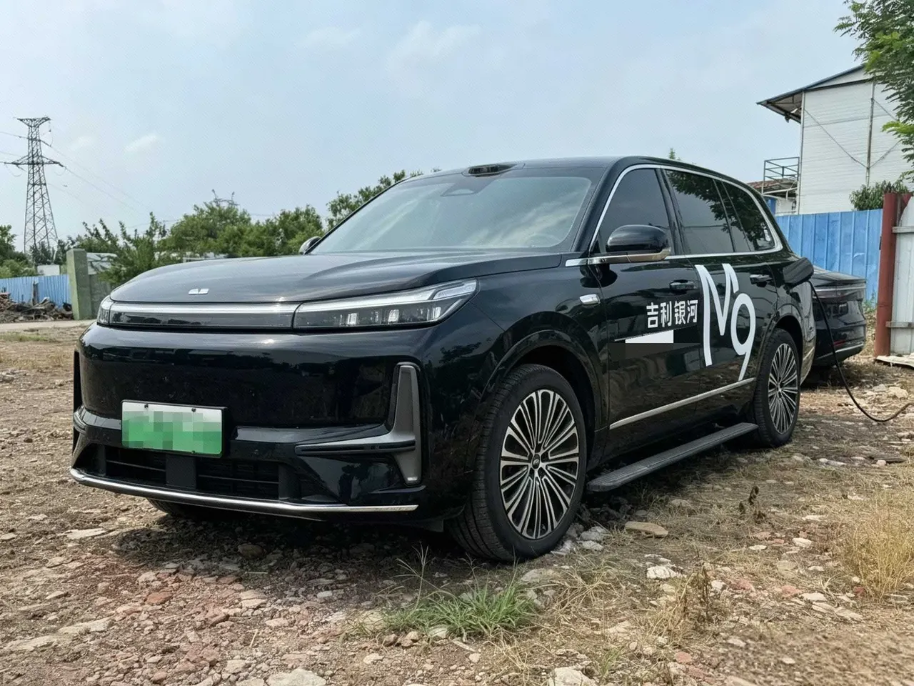 打开图片灯箱:Geely Galaxy 2025 M9 1.5T 210km 4-wheel drive pilot version automatic gear