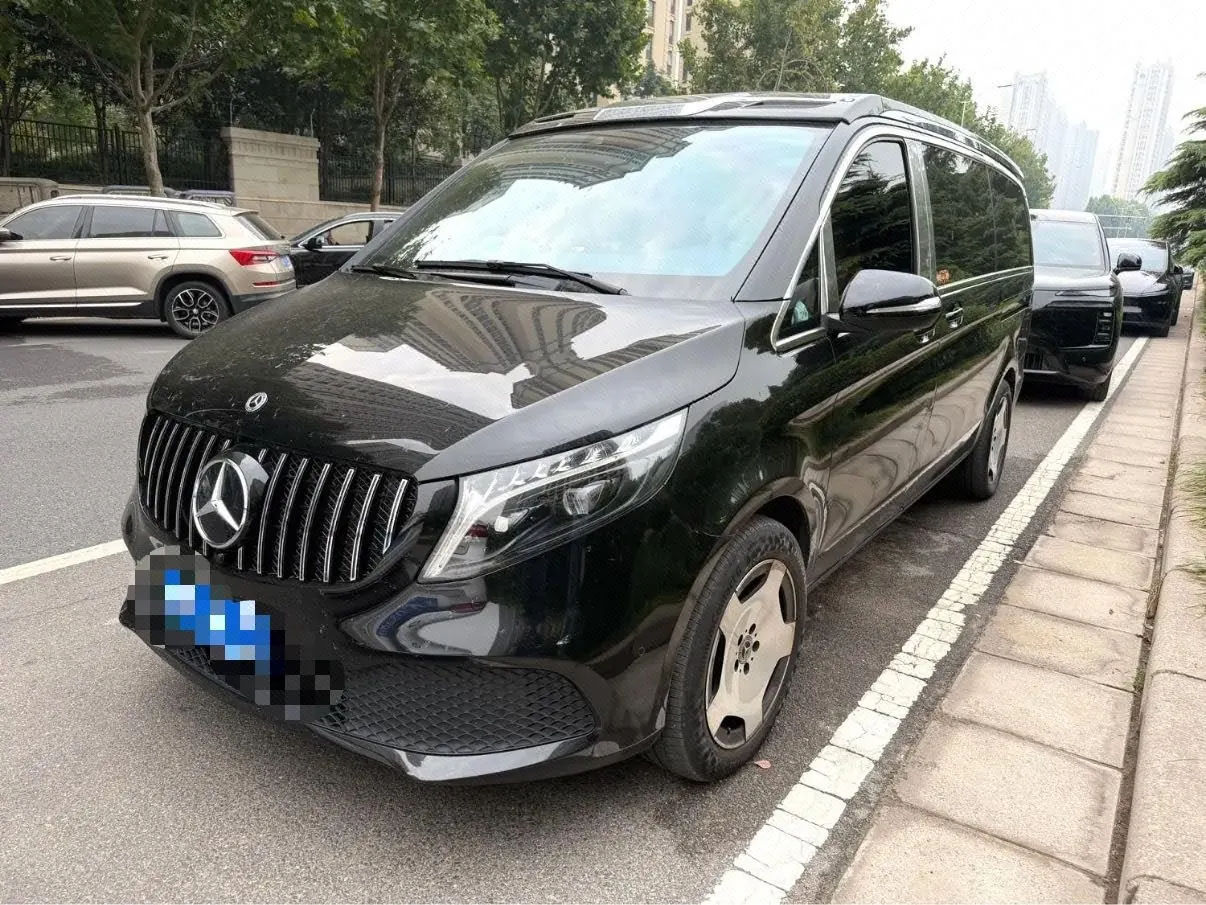 Open image lightbox: Mercedes Benz Class V 2022V 260 2.0T Pilot Edition Automatic Gear