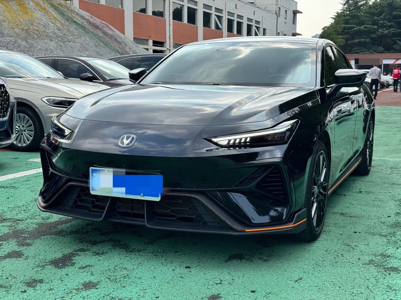 Открыть галерею: ChangAn 2025 UNI-V 1.5T 500Bar distinguished automatic gear