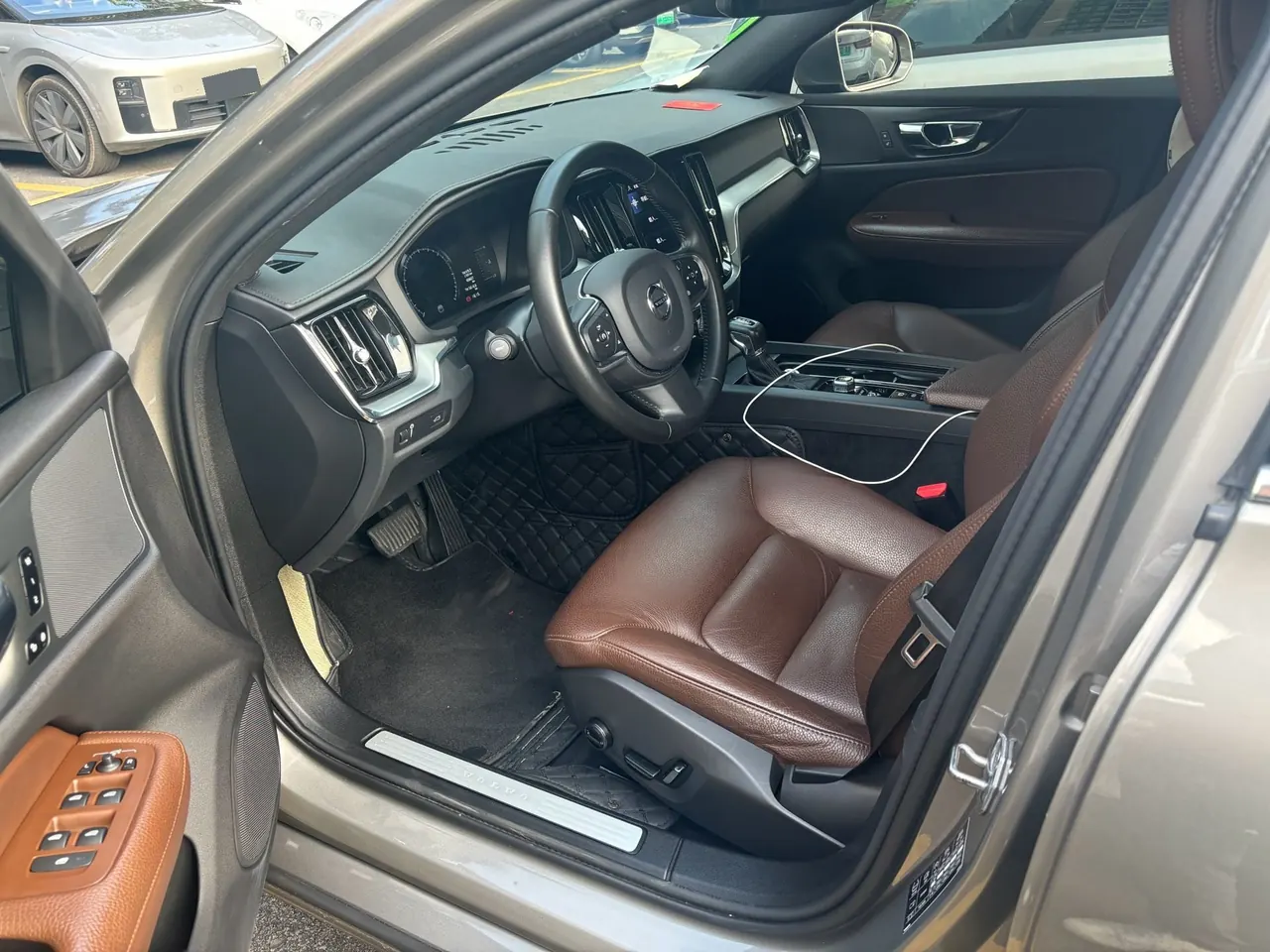 Volvo 2021 S60 2.0T T4 Zhiyi Deluxe Edition Automatic Gear 8