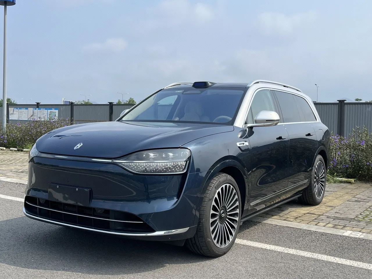Открыть галерею: AITO 2025 AITO M9 extended range Ultra version 52kWh6 seat version automatic gear