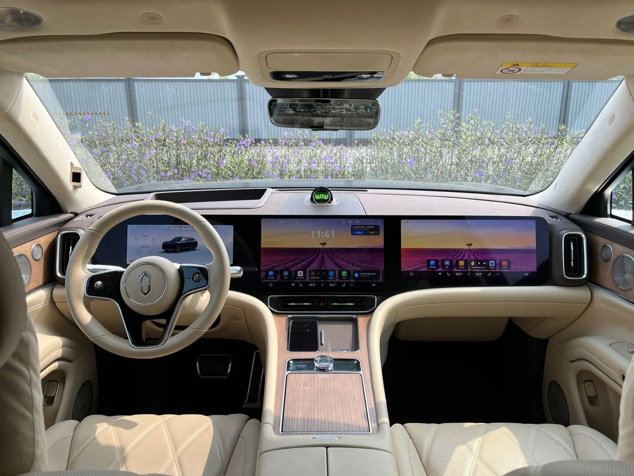 AITO 2025 AITO M9 extended range Ultra version 52kWh6 seat version automatic gear 4