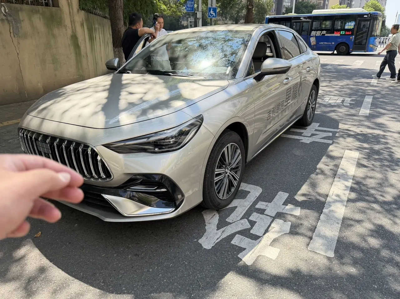 Open image lightbox: Geely Galaxy 2025 xingyao 6 EM-i 1.5 125km exploration version automatic gear