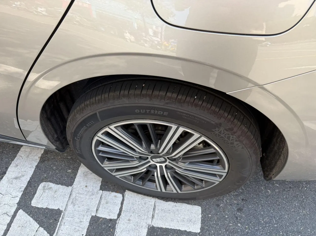 Geely Galaxy 2025 xingyao 6 EM-i 1.5 125km exploration version automatic gear 5