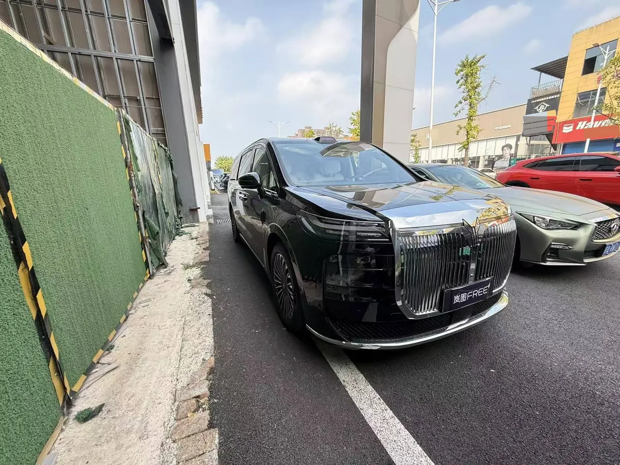 Voyah 2026 Dreamers 9 PHEV 1.5T Ultra Automatic 3