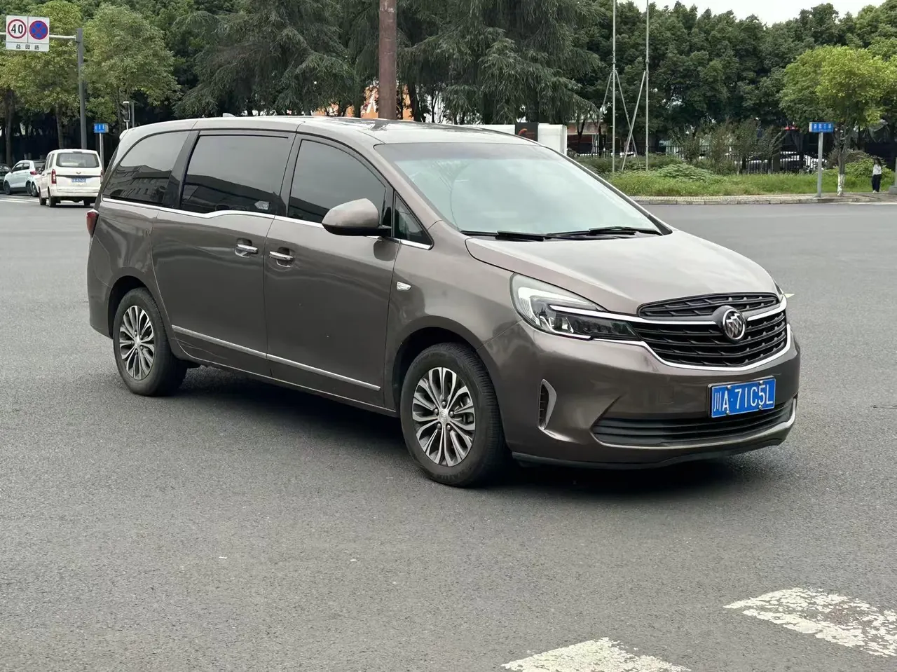 Buick 2021 GL8 Land Business Class 2.0T 652T Luxury Automatic Gear 2