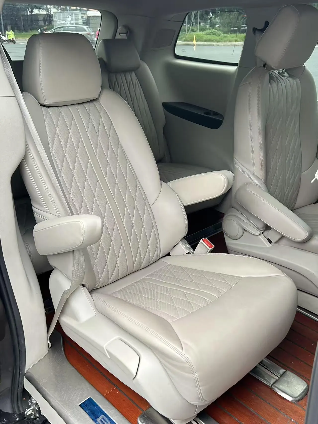 Buick 2021 GL8 Land Business Class 2.0T 652T Luxury Automatic Gear 6