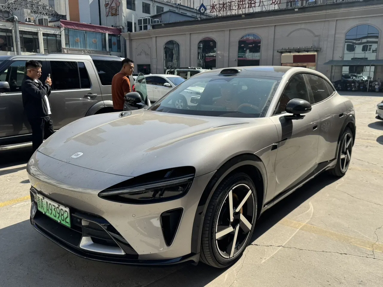 打开图片灯箱:MI 2025 YU7 Long Endurance High Performance Four-wheel Drive Max Edition Automatic Gear