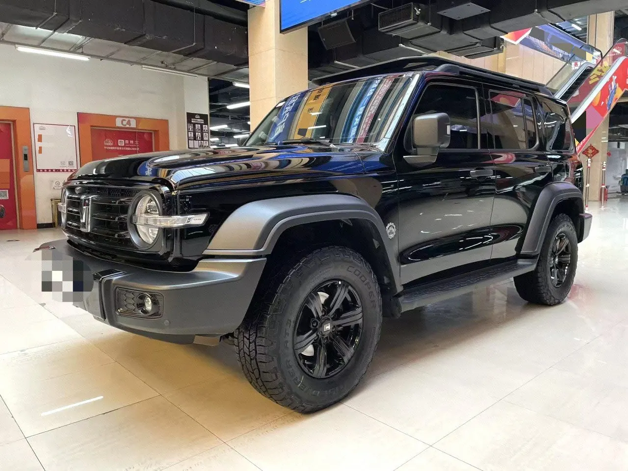 Открыть галерею: Tank 2023 Tank 300 2.0T Off-road Conqueror Automatic