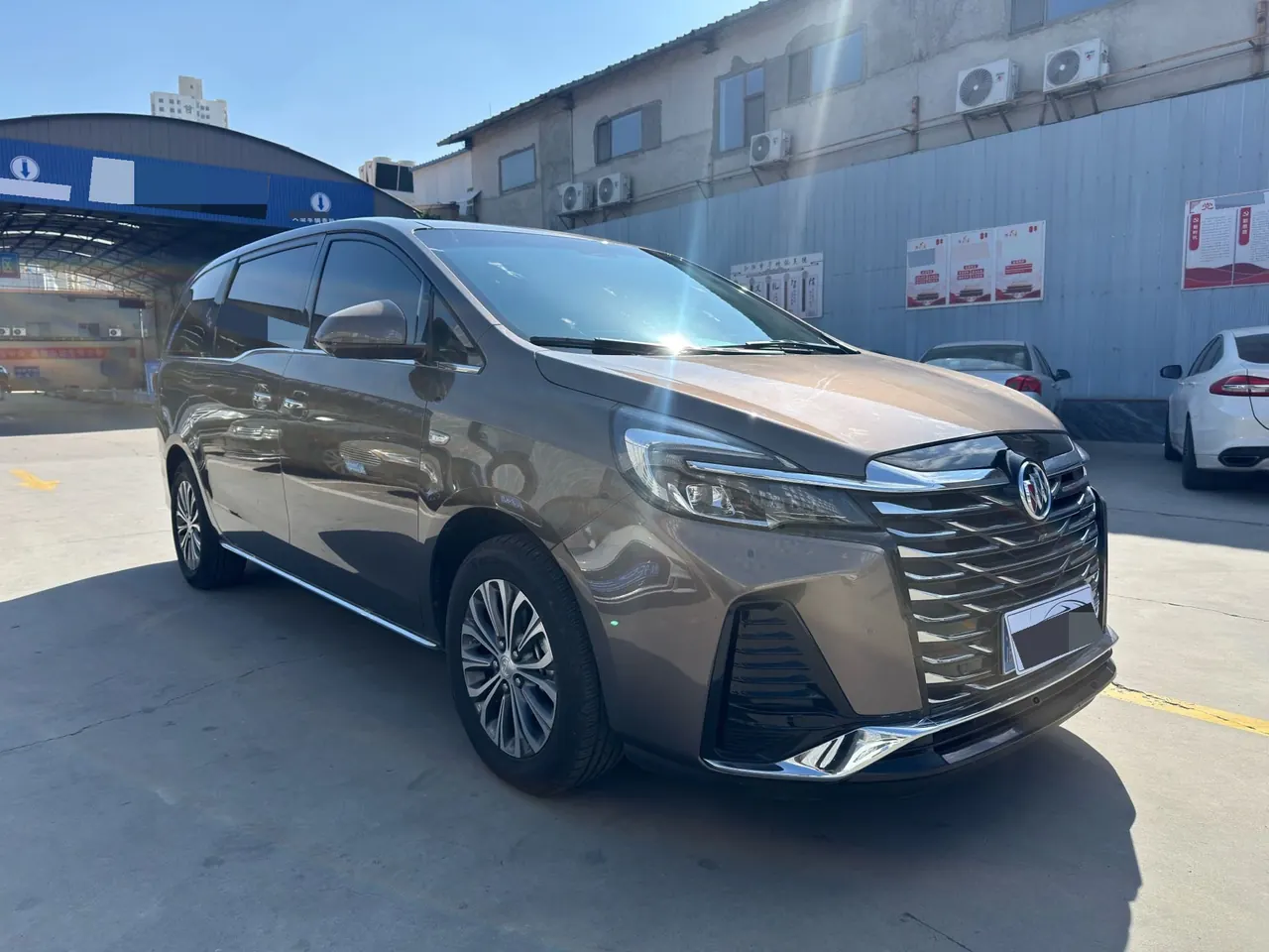Buick 2023 GL8 Land Business Class 48V 2.0T 652T Luxury Automatic Gear 2