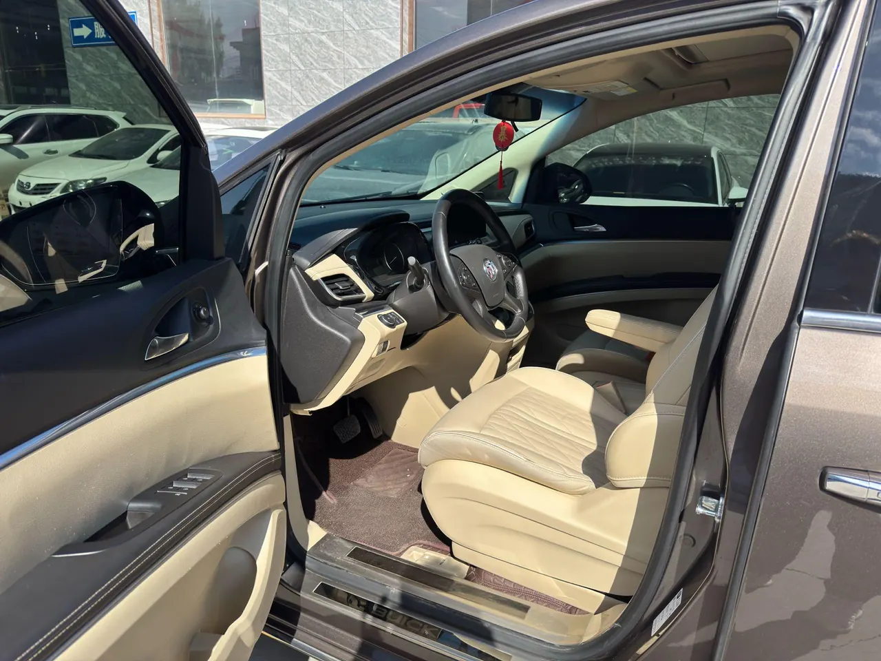 Buick 2023 GL8 Land Business Class 48V 2.0T 652T Luxury Automatic Gear 4