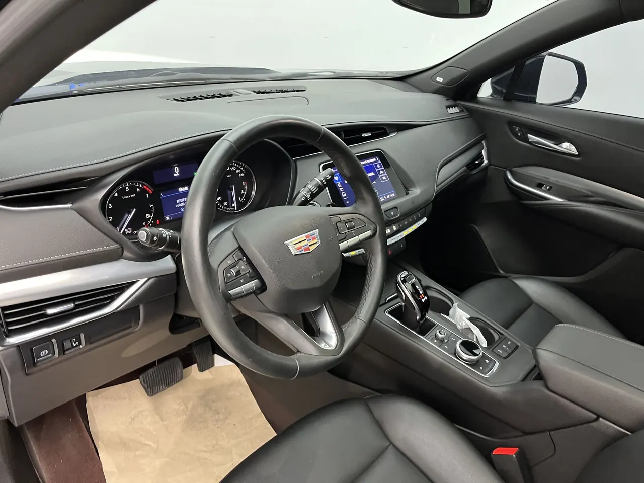 Cadillac 2021 XT4 2.0T 28T Two-Drive Leading Automatic Gear 4