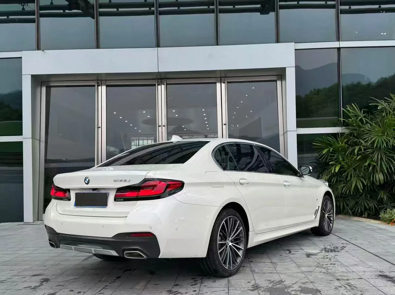 BMW 5 Series 2023 530Li 2.0T Leading M Sports Suit Automatic Gear 2