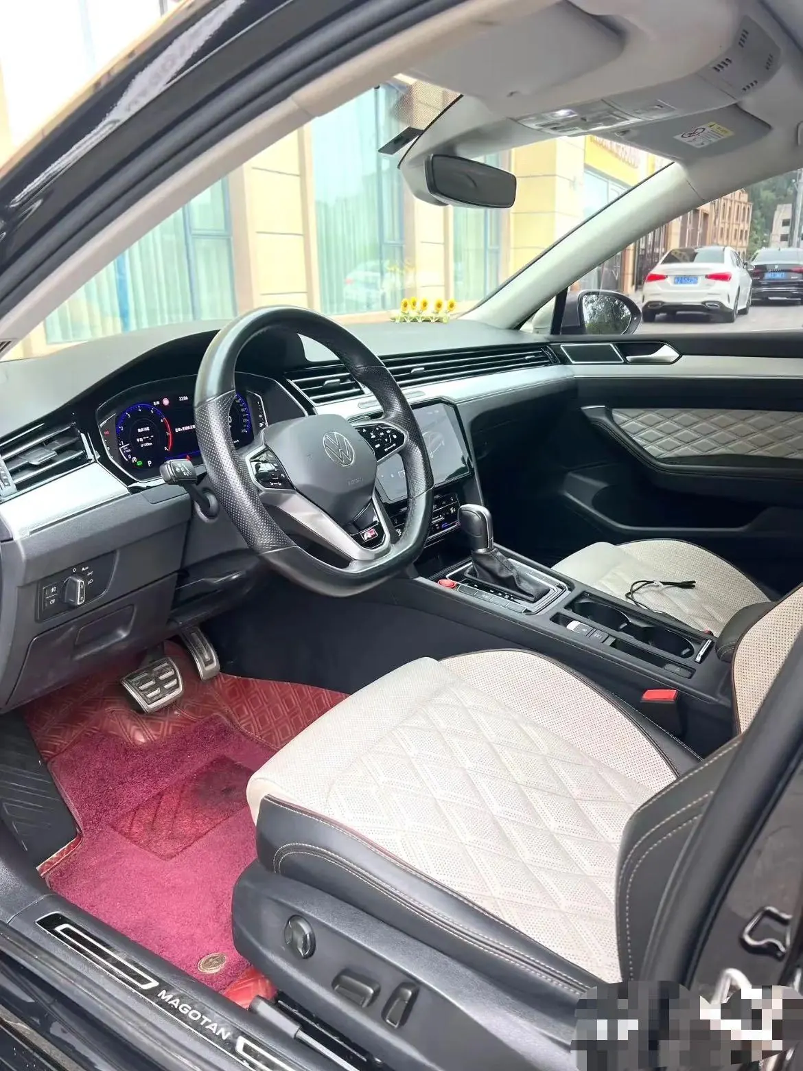 Volkswagen 2023 Magotan 2.0TSI 330TSI 2 million Commemorative Luxury Automatic Gear 3