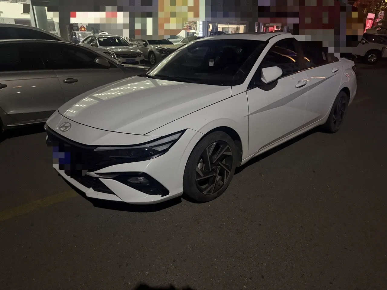 Открыть галерею: Hyundai 2023 Elantra-sedan 1.5 stepless GLX elite automatic gear