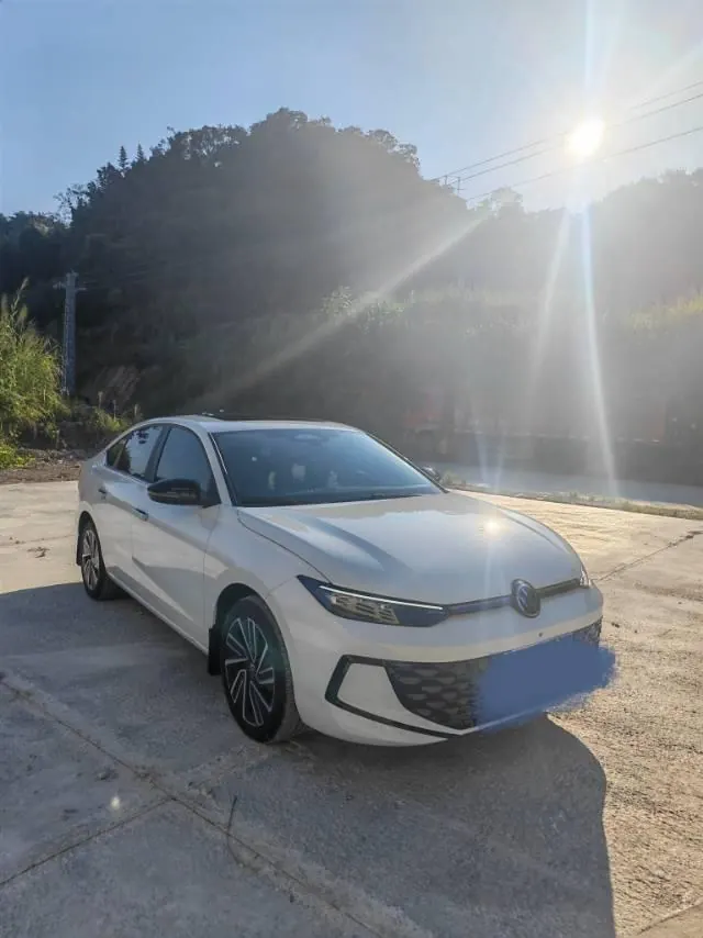 Volkswagen 2026 Lavida Pro 1.5TSI 300TSI Star 6 Million Edition Automatic Gear 3