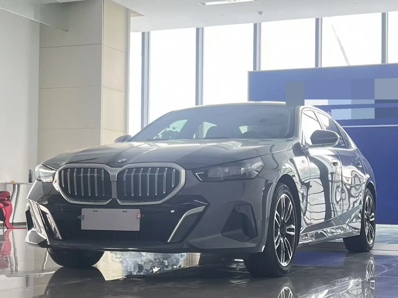 Open image lightbox: BMW 5 Series 2024 525Li 2.0T M Sports Suit Automatic Gear