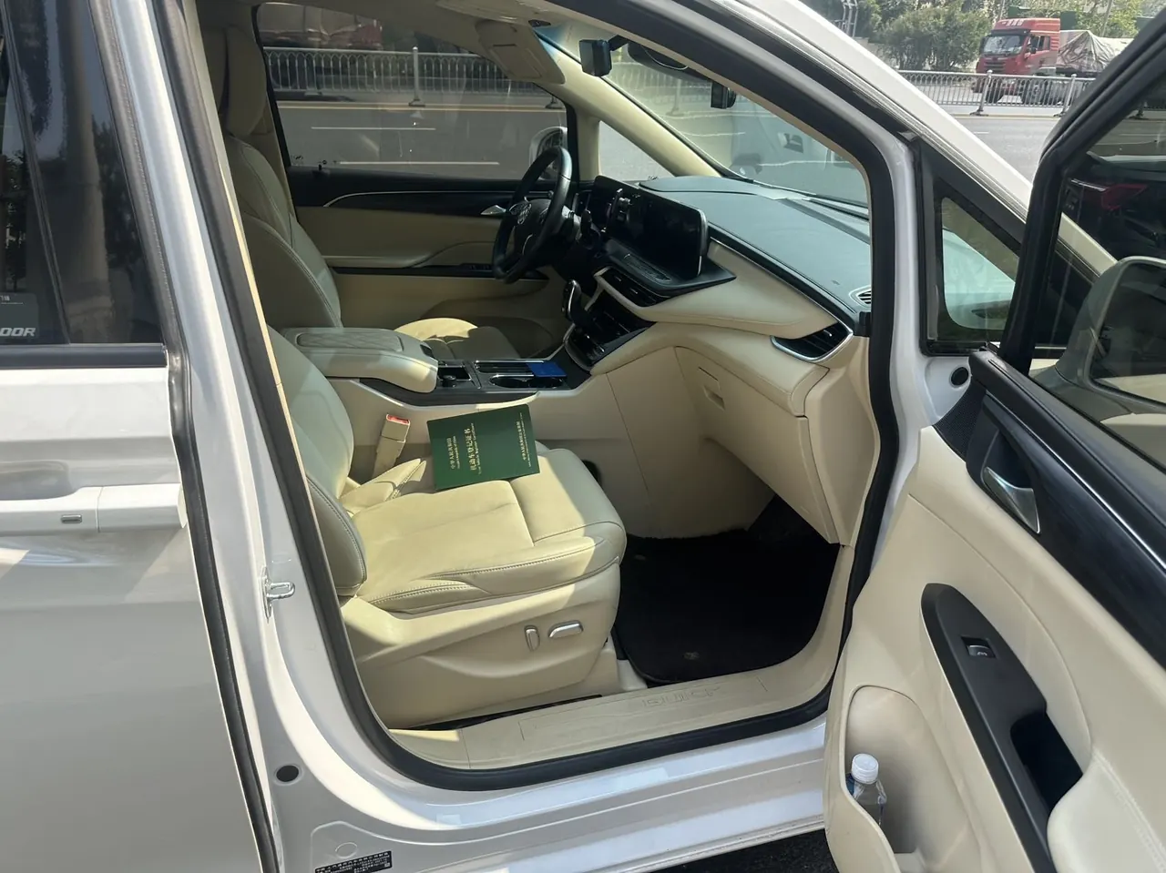 Buick 2022 GL8 ES Lu Zun 48V 2.0T 653T Exclusive Automatic Gear 3