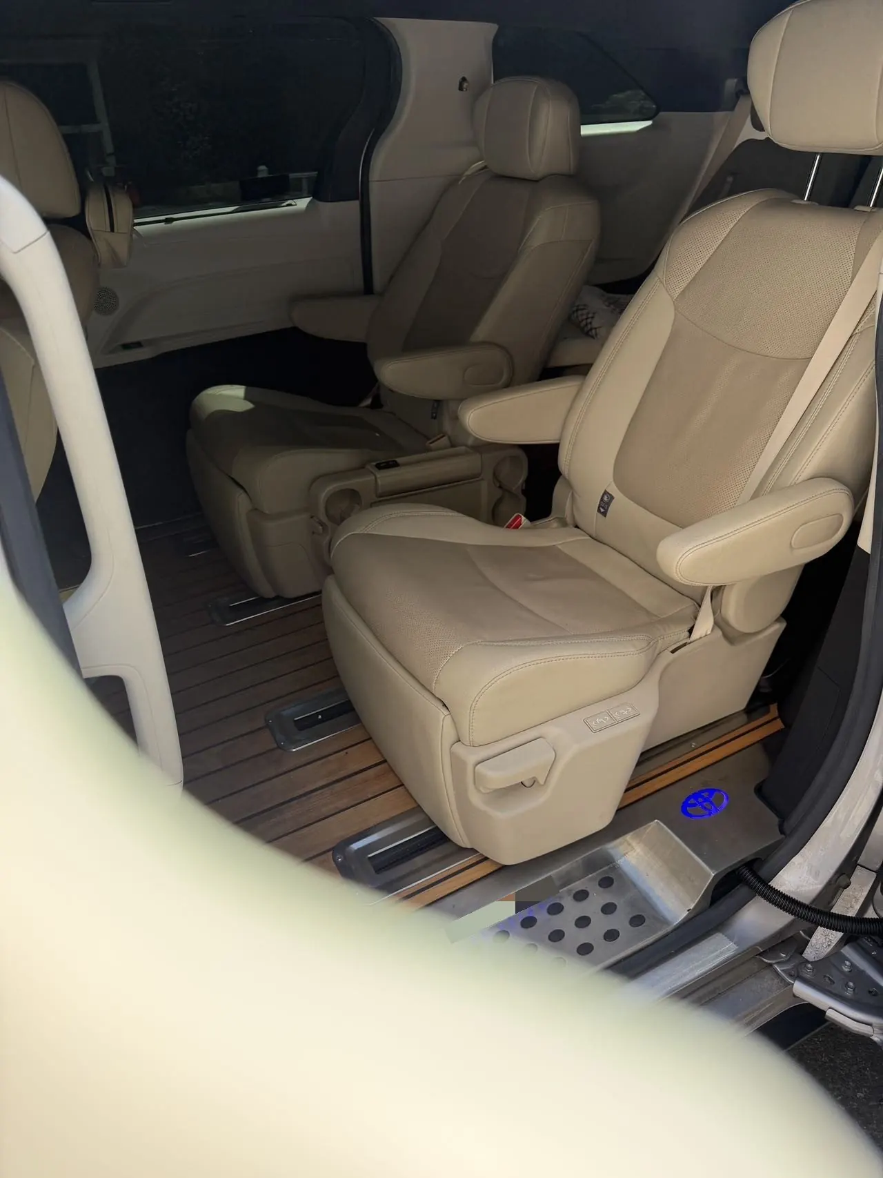 Toyota 2021 Sai 2.5 Stepless Premium Edition Automatic Gear 5