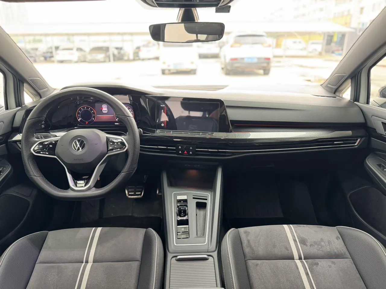 Volkswagen 2023 Golf 8 R-Line 1.4TSI 280TSI Lite Automatic 6